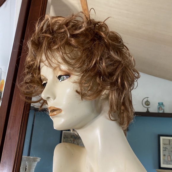 Wig - Picture 10 of 14